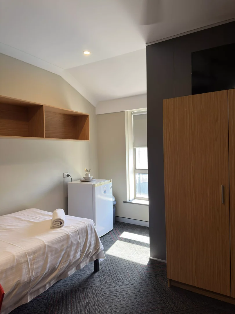 Habitación estudiantil económica con ubicación conveniente en 