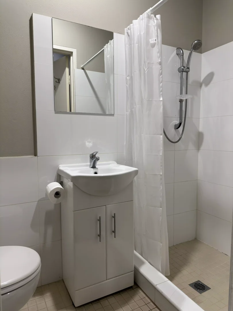 Habitación estudiantil amplia y cómoda en 