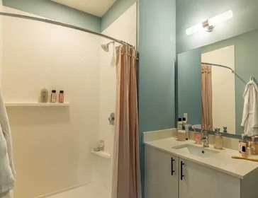 Chambre privée à West University Avenue, image 7 de 33