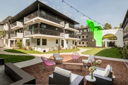 Habitación privada en North Los Robles Avenue, imagen 16 de 28