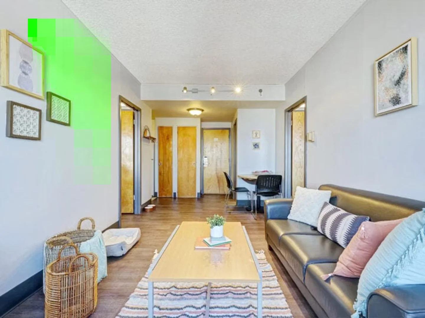 Bright and airy student room with easy university access in 