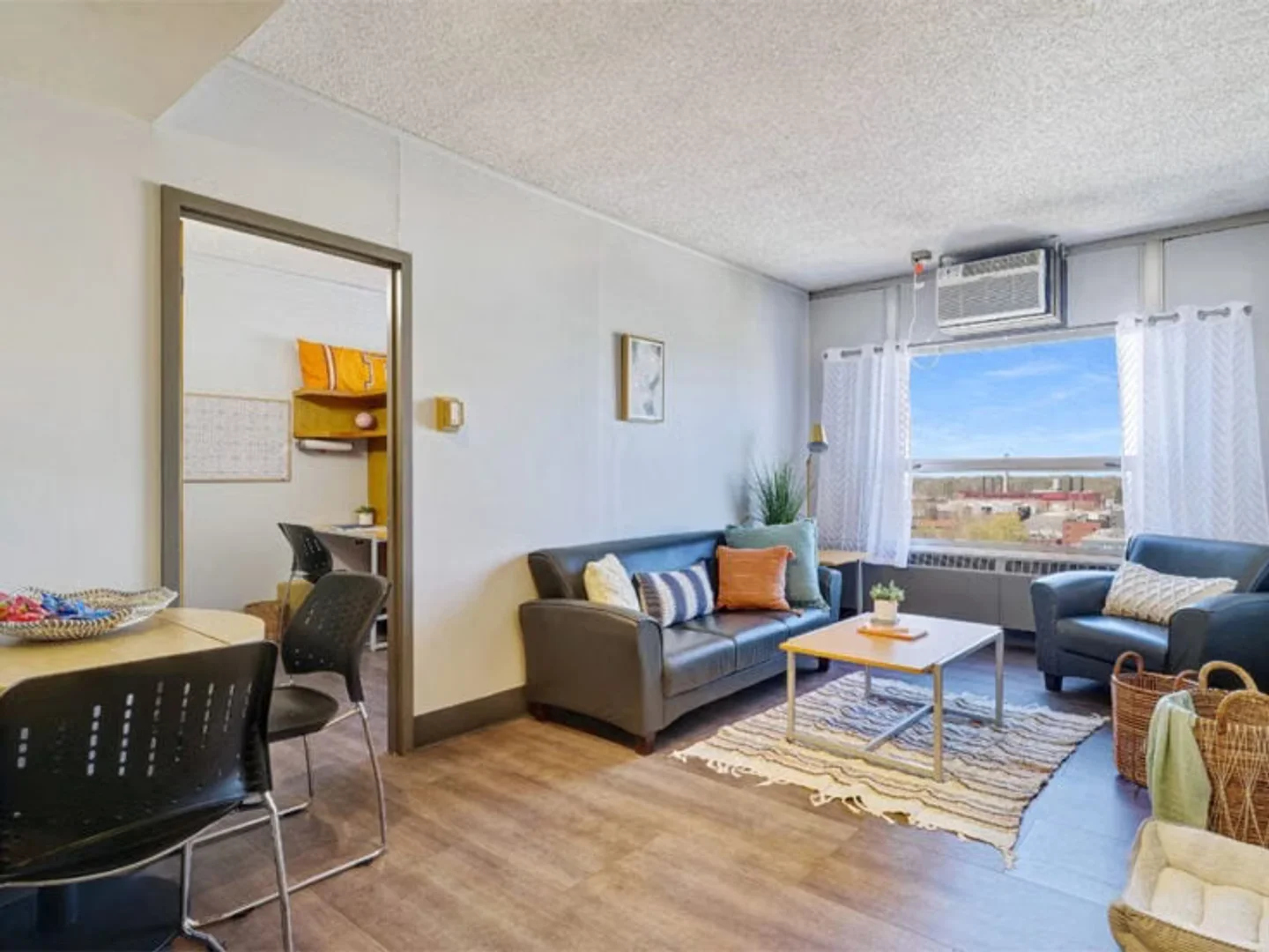 Student-friendly room in  with modern amenities