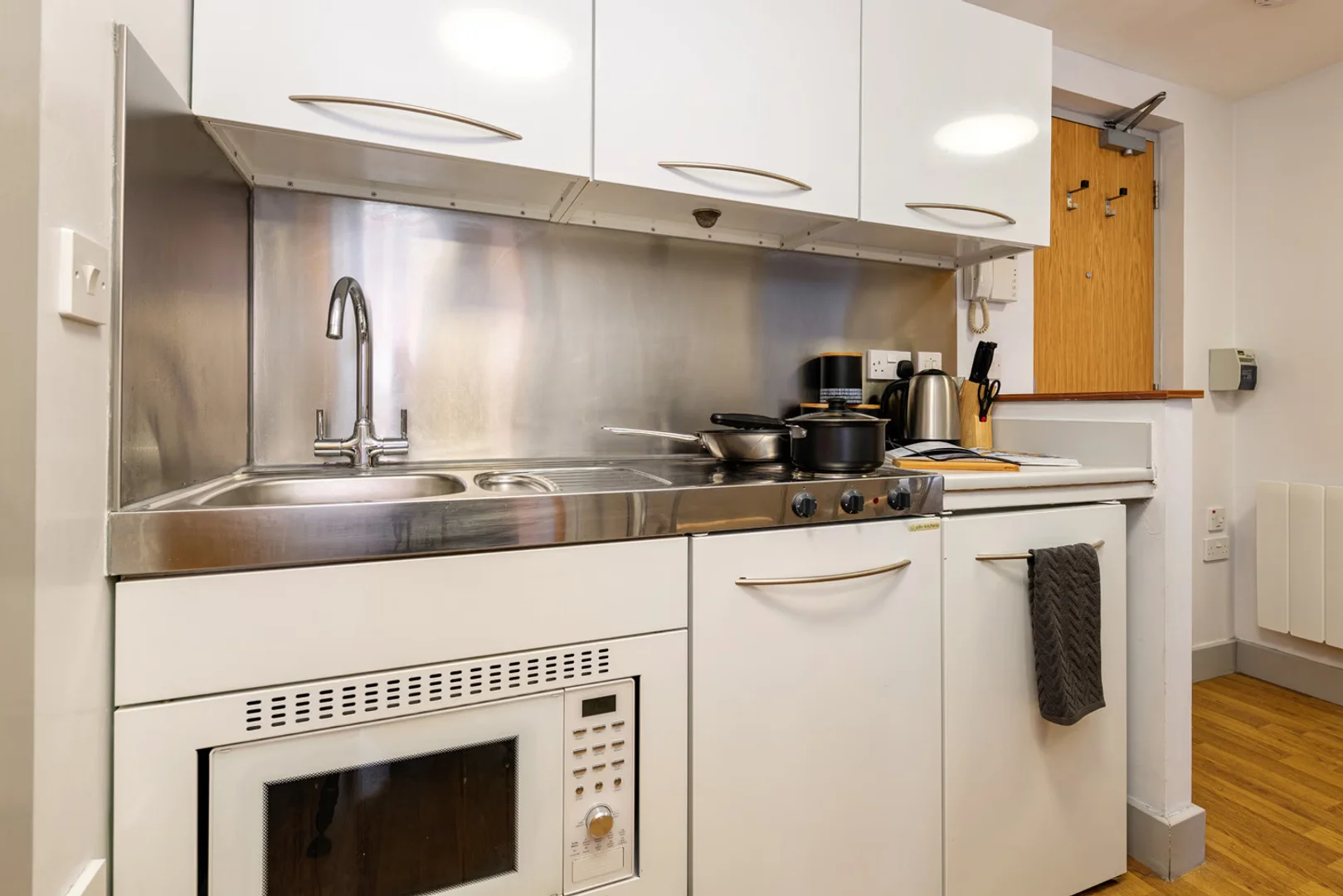 Quarto para alugar em apartamento de estudantes em , totalmente mobilado