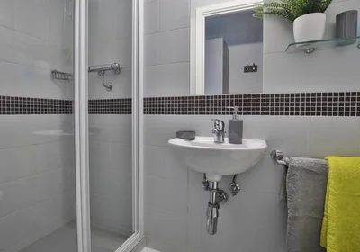 Quarto privado em Dundee Street, imagem 1 de 10