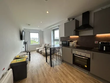 Quarto privado em Dundee Street, imagem 31 de 40