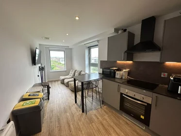 Quarto privado em Dundee Street, imagem 30 de 40