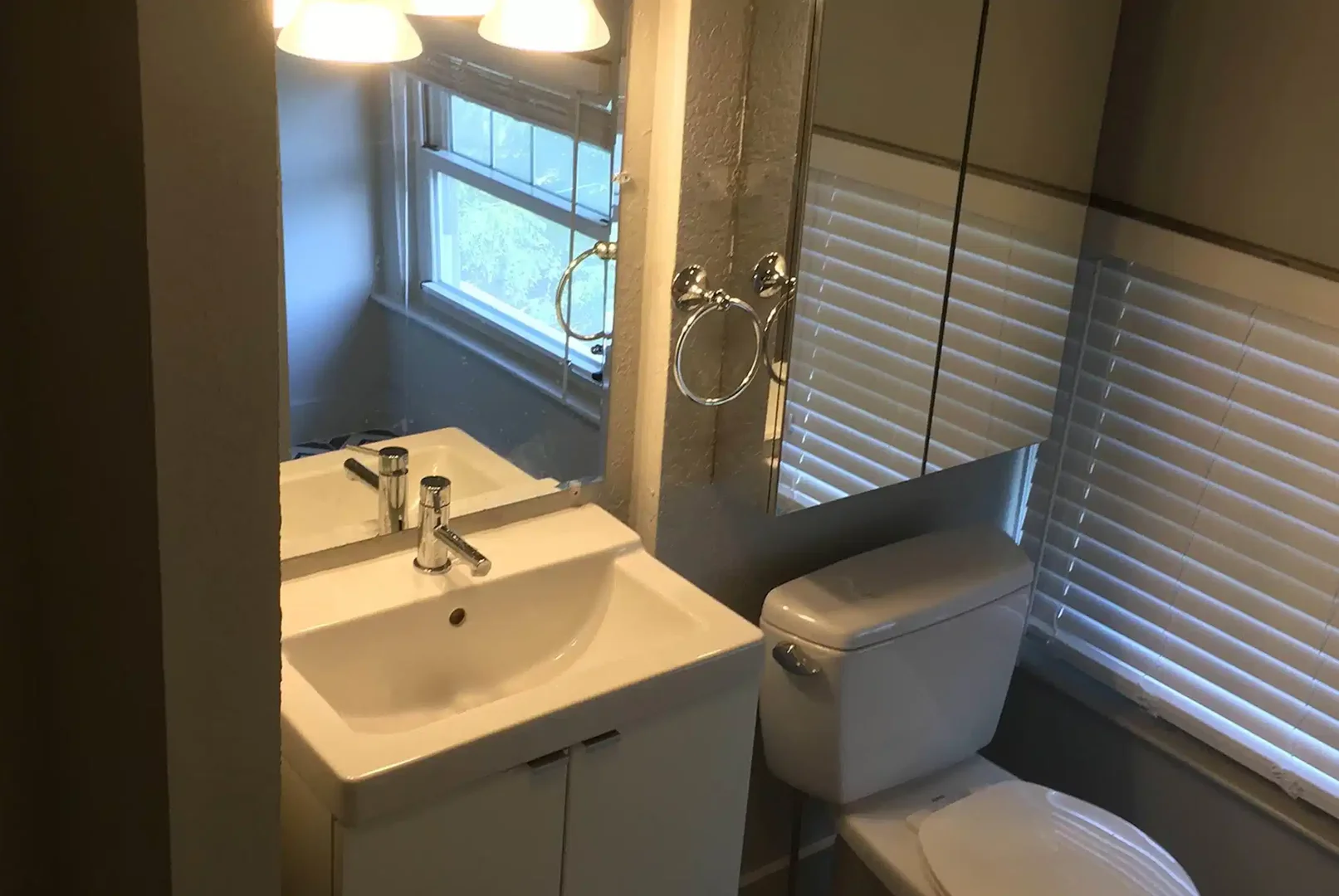 Room for rent in student apartment in , fully furnished