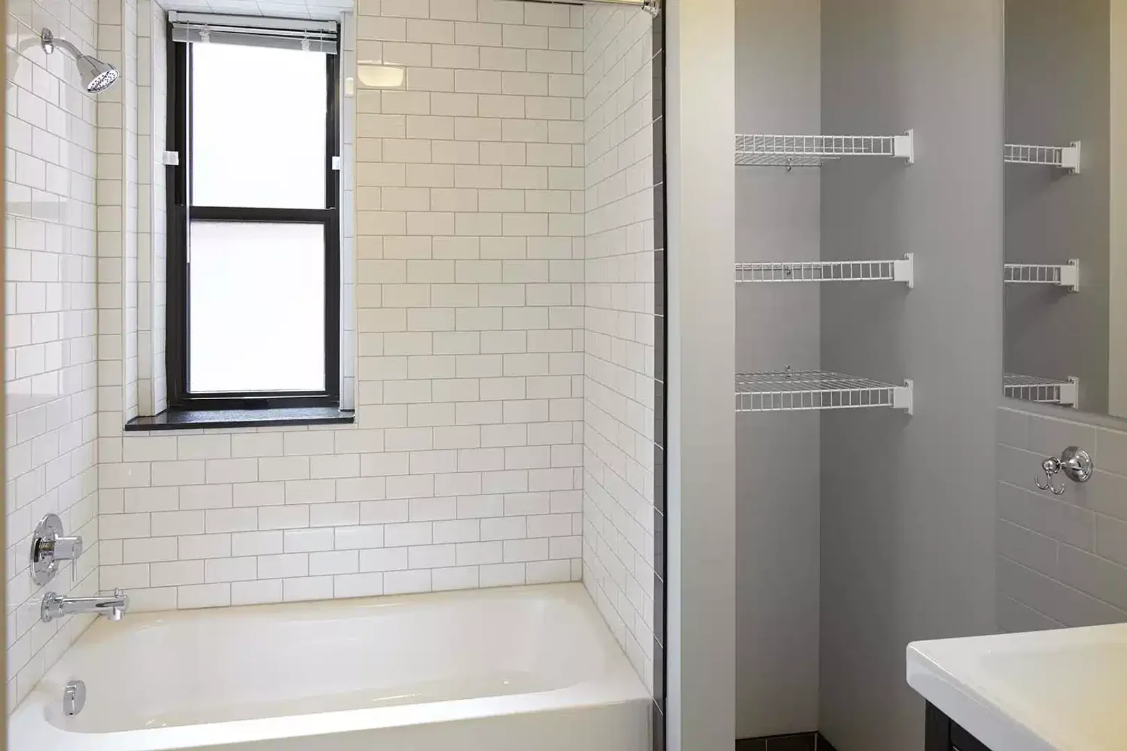 Bright and airy student room with easy university access in 