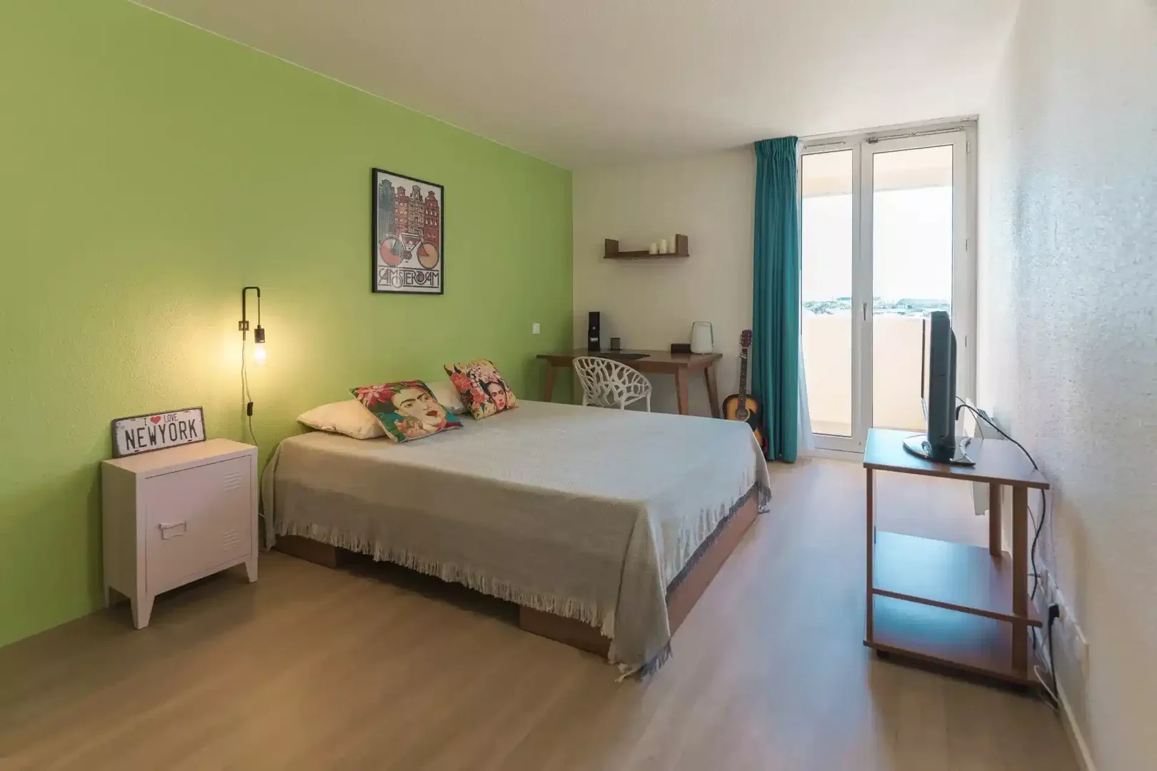 Zimmer in Studentenwohnung in  zu vermieten, voll möbliert