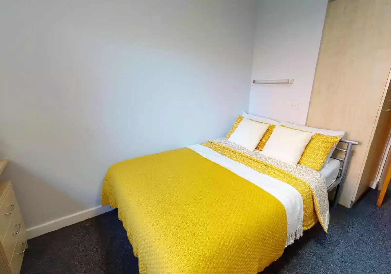 Quarto de estudante económico perto do campus em 