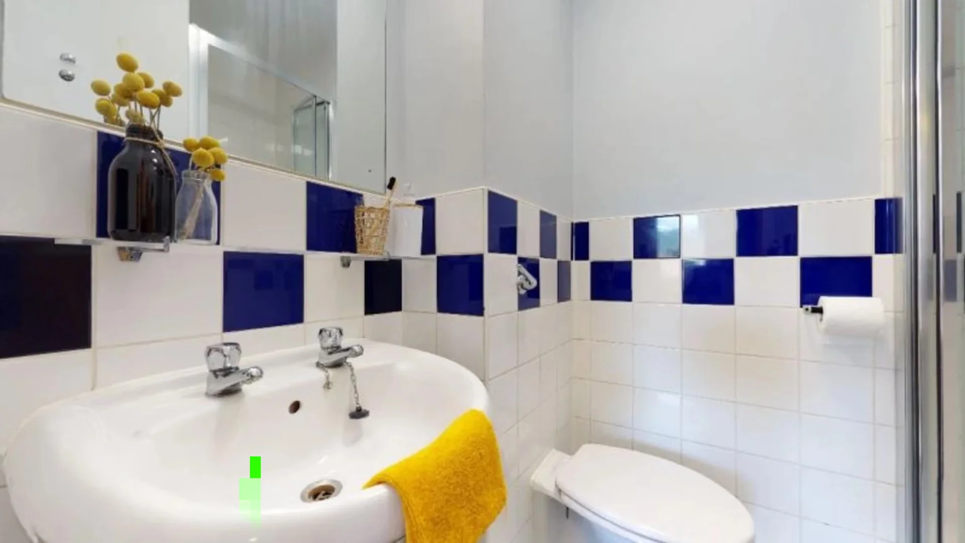 Economical student room with convenient location in 