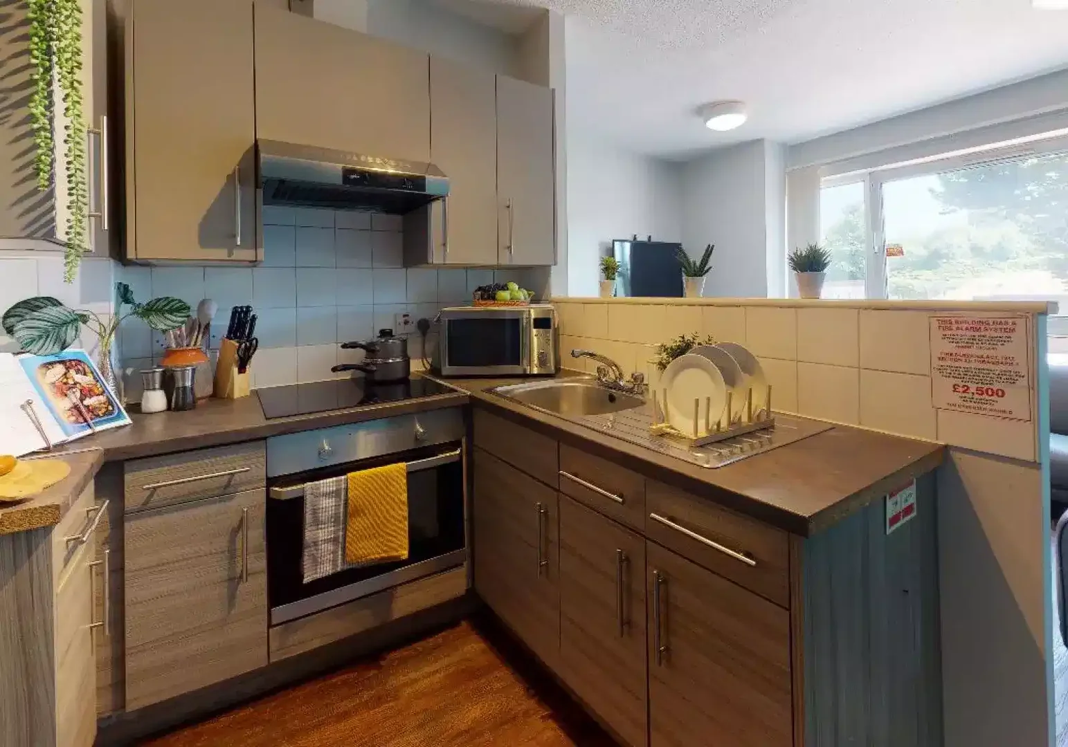 Chambre confortable pour étudiants disponible dans 