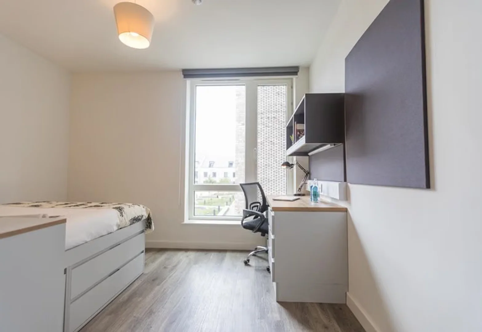 Quarto acolhedor para estudantes disponível em