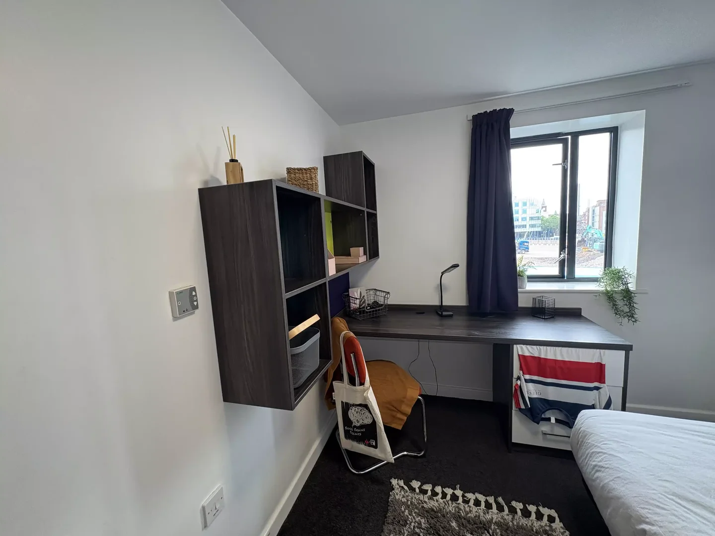 Quarto para alugar em apartamento de estudantes em , totalmente mobilado