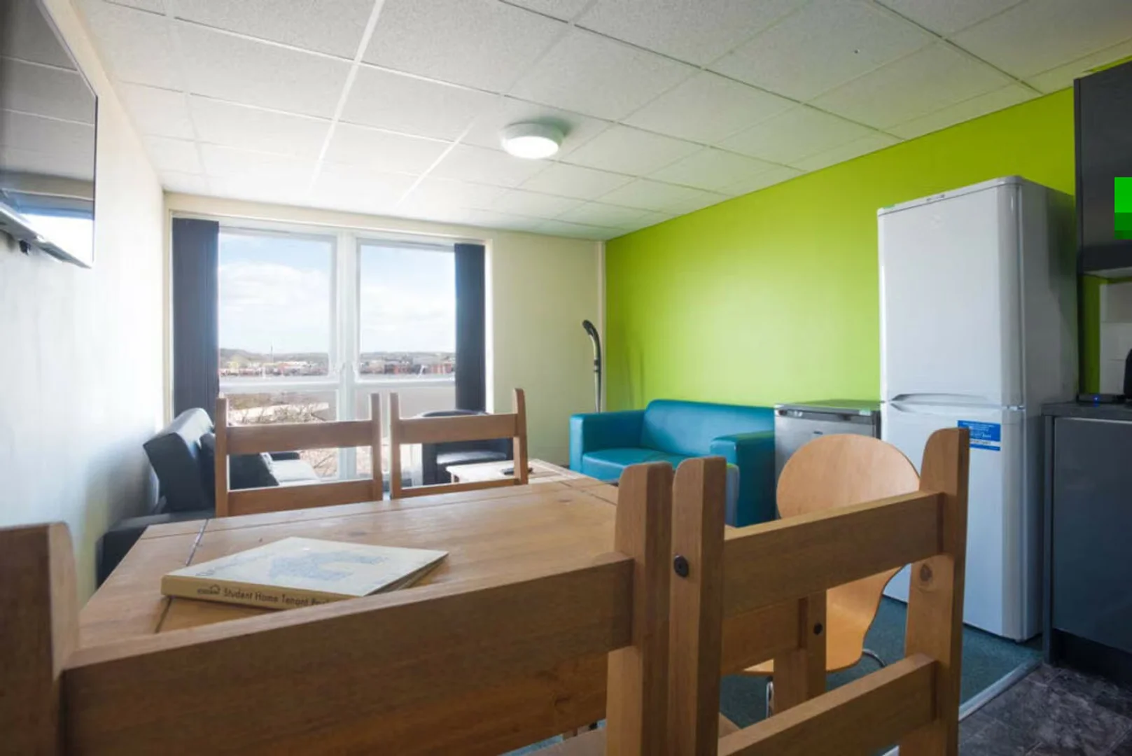Cozy room for students available in