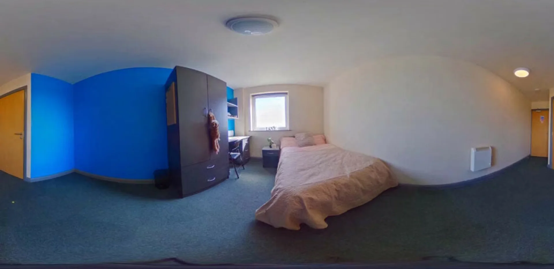 Habitación para estudiantes en  con área de estudio y facilidades compartidas