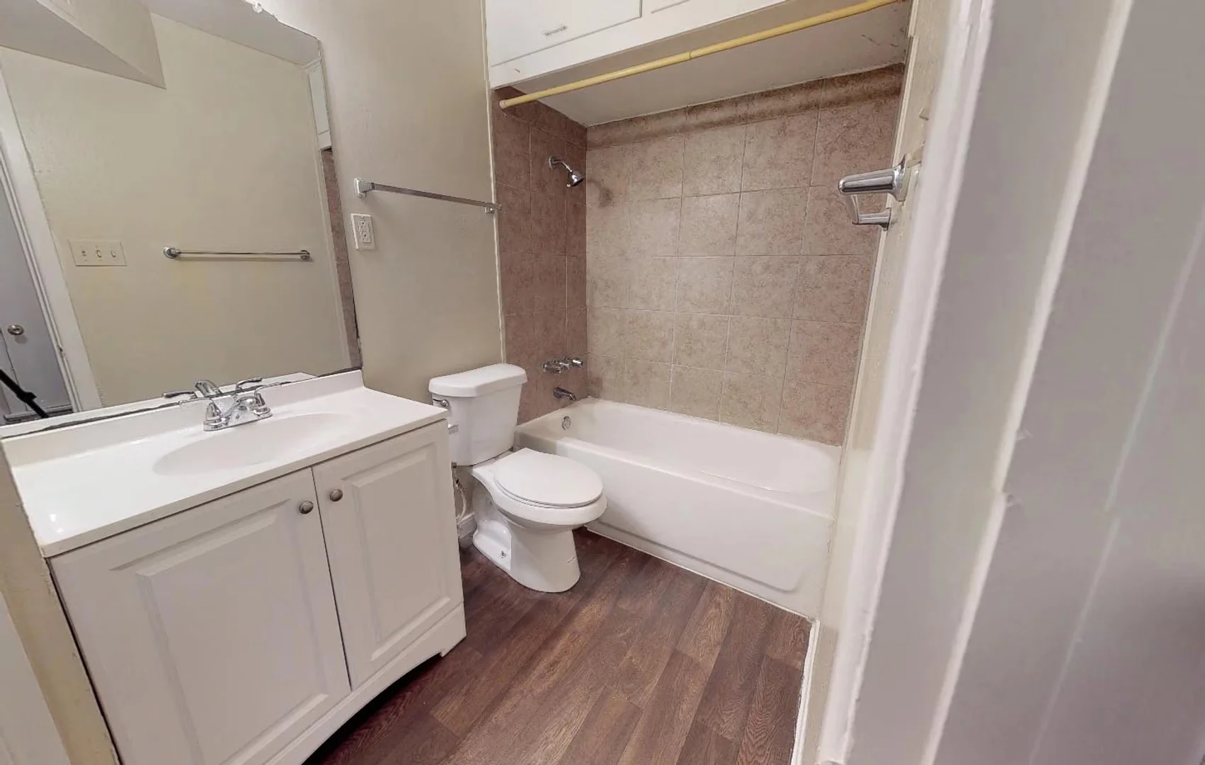 Economical student room with convenient location in 