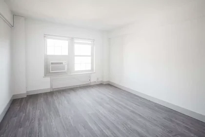 Quarto privado em South Kingshighway Boulevard, imagem 1 de 49