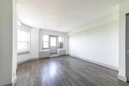 Quarto privado em South Kingshighway Boulevard, imagem 9 de 49