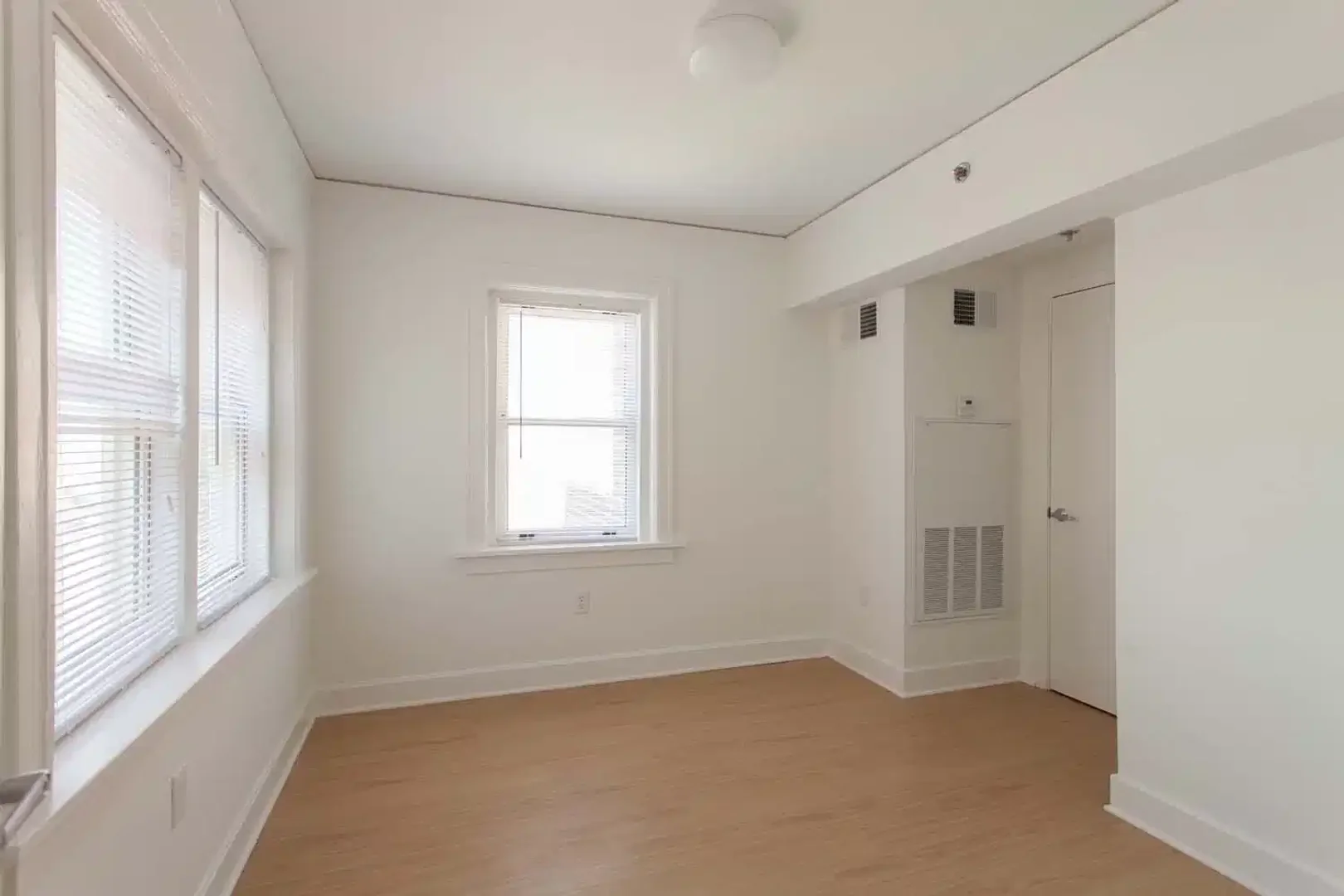 Quarto de estudante económico com localização conveniente em 