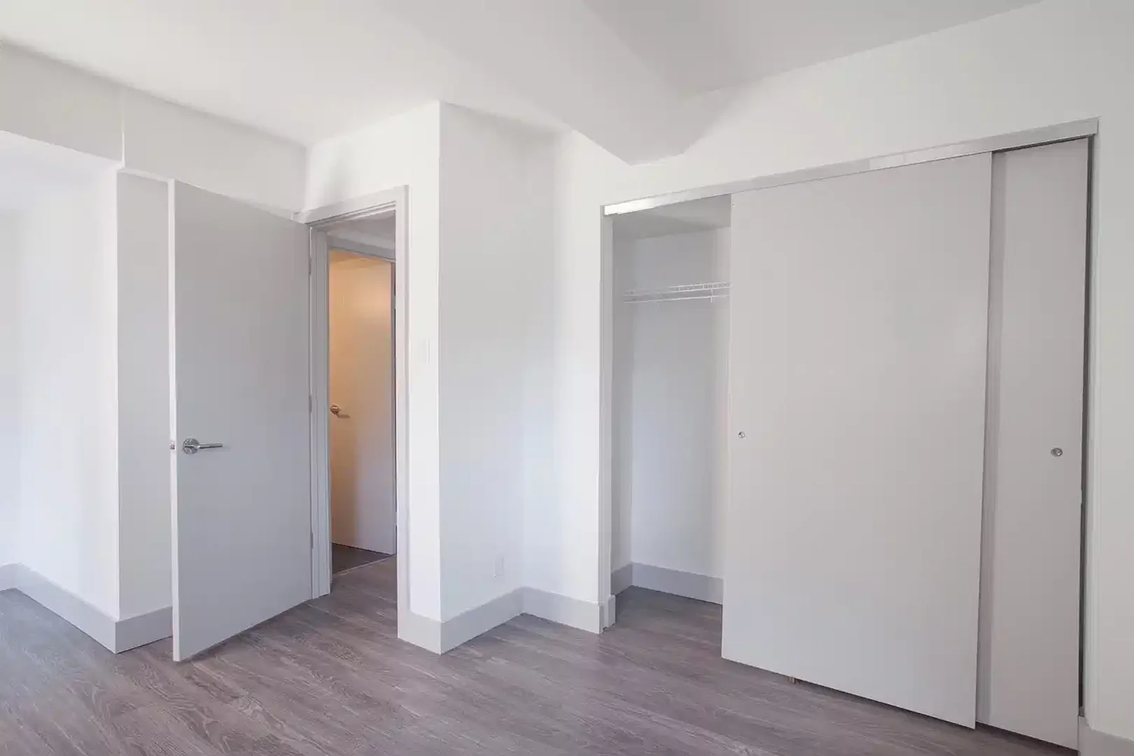 Bezahlbares Zimmer für Studenten mit ausreichender Beleuchtung in