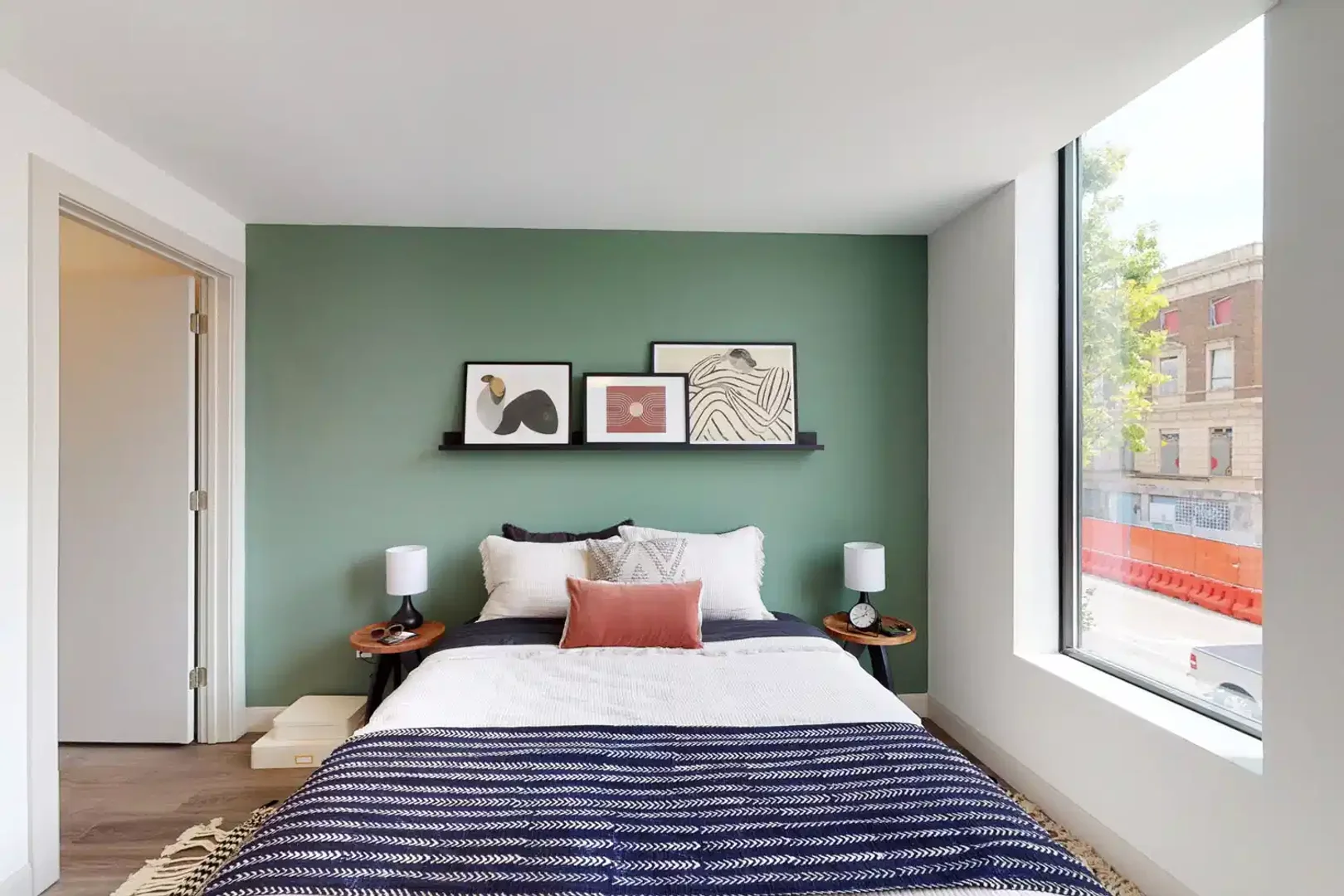 Bright and airy student room with easy university access in 