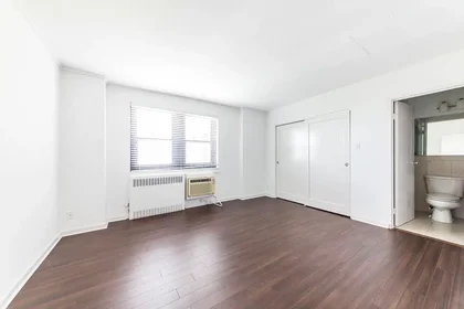 Quarto privado em Kingshighway Boulevard, imagem 1 de 10