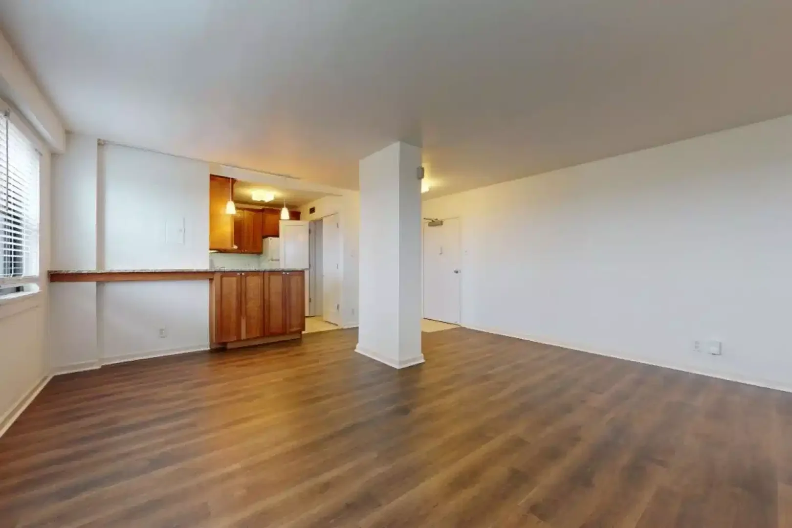 Affordable room for students with ample lighting in 
