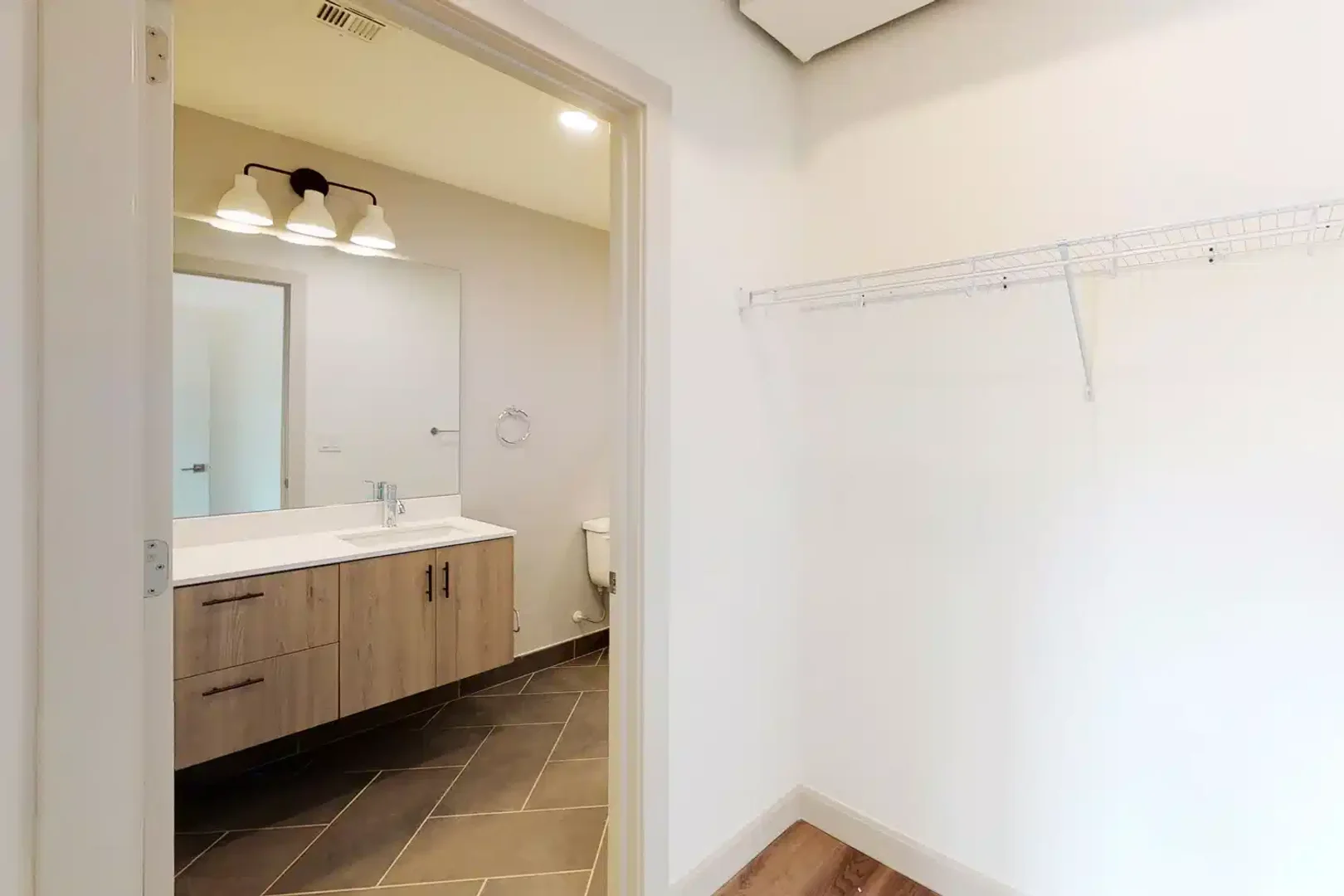 Student-friendly room in  with modern amenities