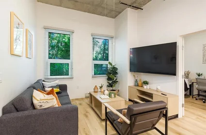 Quarto privado em 24th Avenue Northeast, imagem 12 de 49