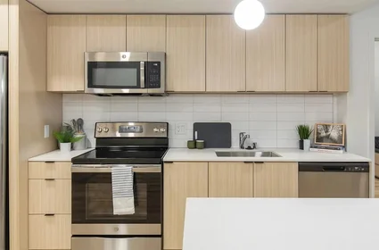 Quarto privado em 24th Avenue Northeast, imagem 9 de 49