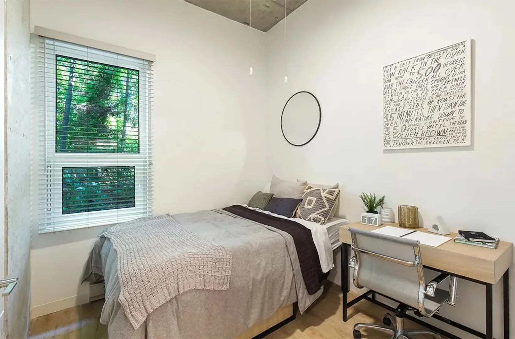 Room for rent in student apartment in , fully furnished
