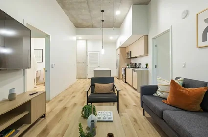 Quarto privado em 24th Avenue Northeast, imagem 13 de 49