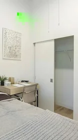 Quarto privado em 24th Avenue Northeast, imagem 3 de 49