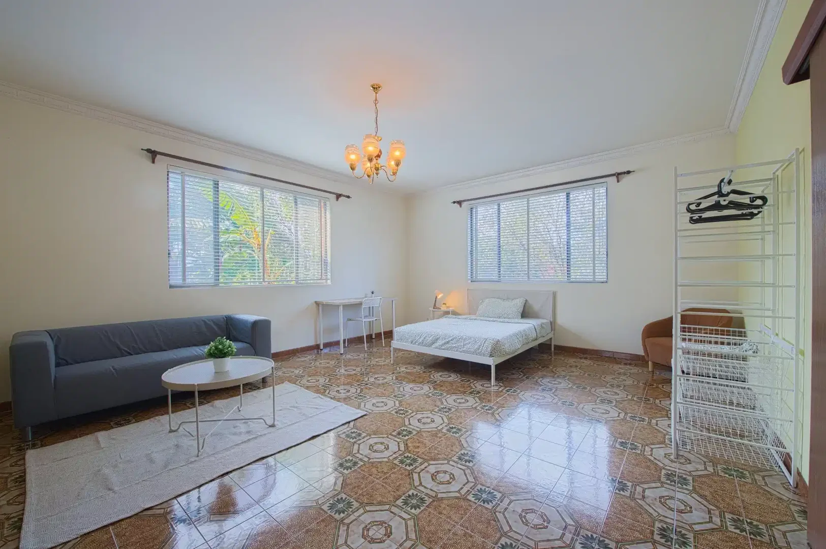 Quarto para alugar em apartamento de estudantes em , totalmente mobilado
