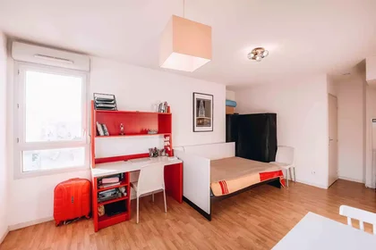 Kawalerka Rue Anatole France, obraz 1 17