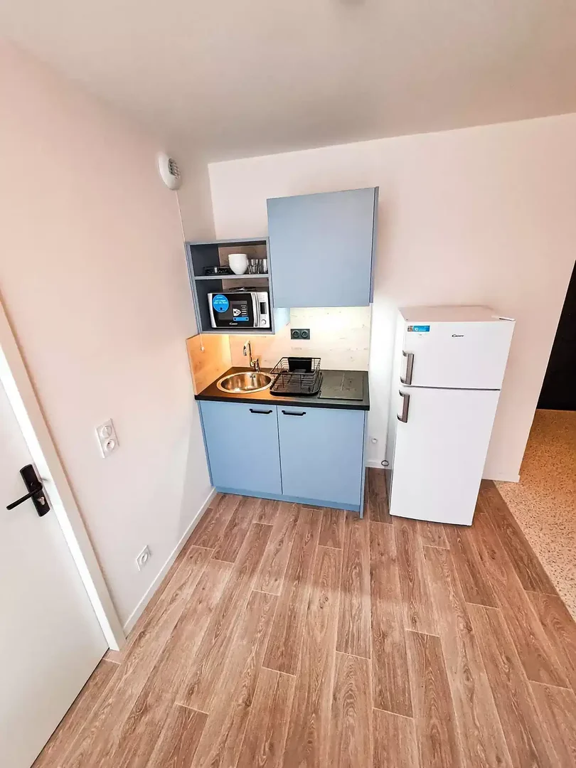 Bezahlbares Zimmer für Studenten mit ausreichender Beleuchtung in 