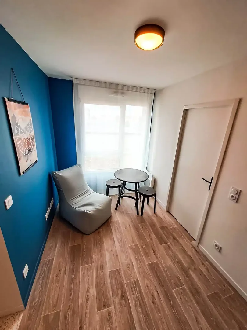 Zimmer in Studentenwohnung in  zu vermieten, voll möbliert