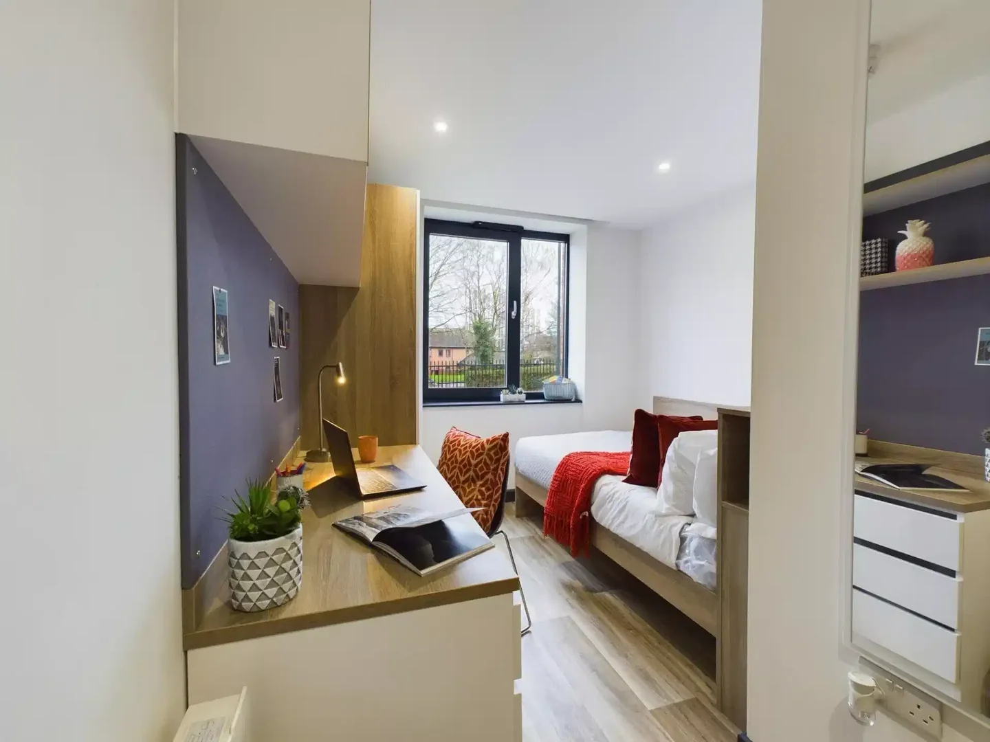 Quarto de estudante económico perto do campus em 