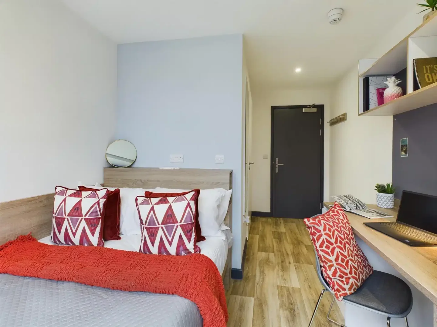 Quarto para alugar em apartamento de estudantes em , totalmente mobilado