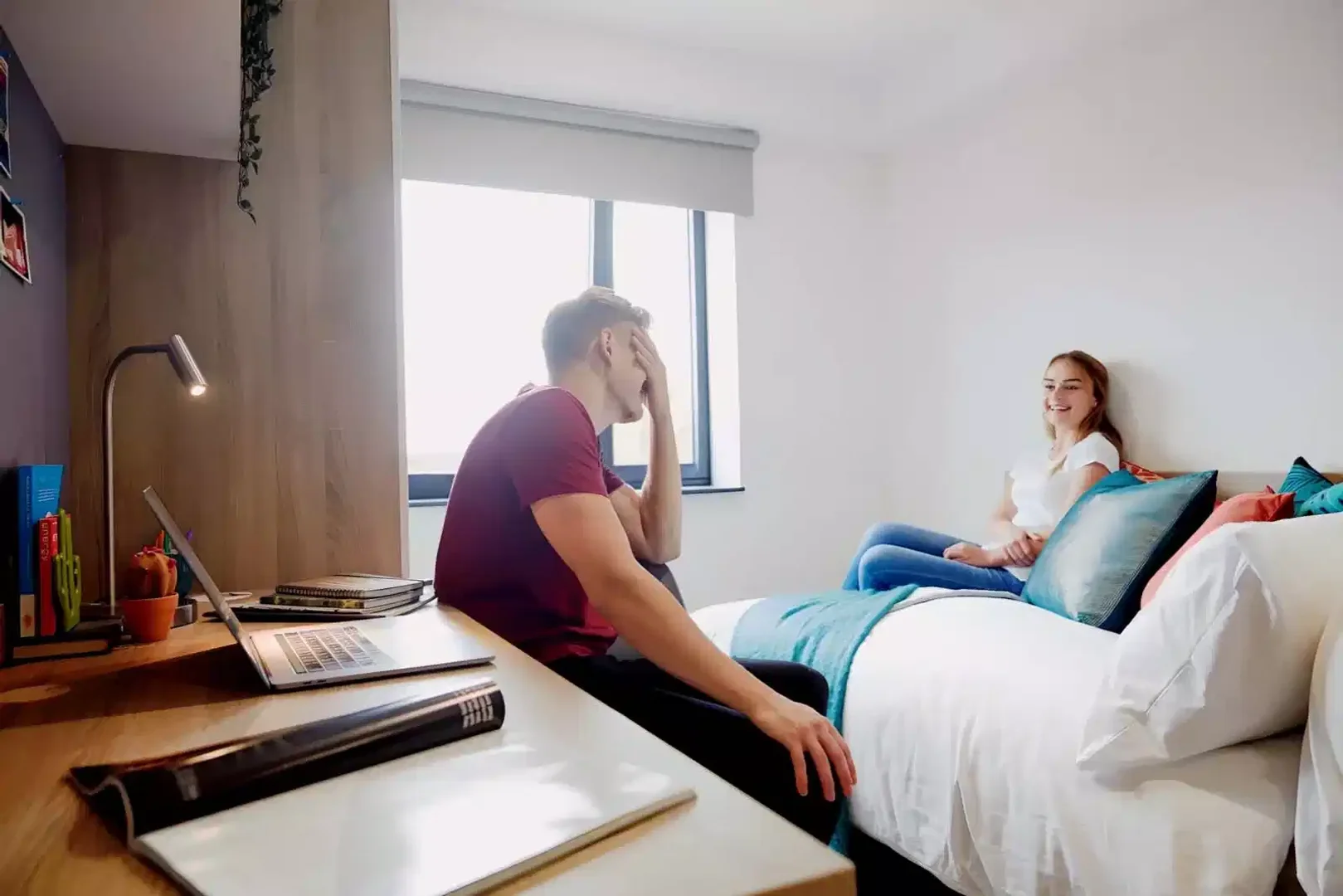 'de modern olanaklara sahip öğrenci dostu oda