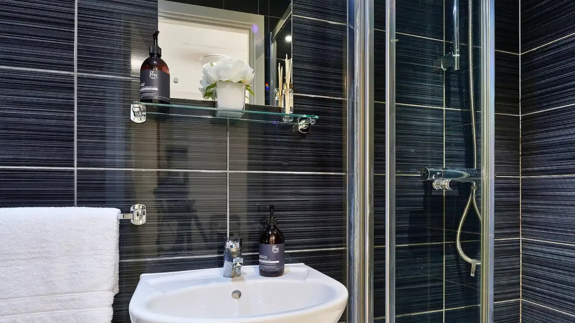 Student-friendly room in  with modern amenities
