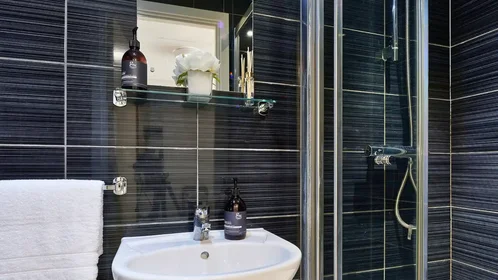 Private room at Glanville Road, image 5 of 13