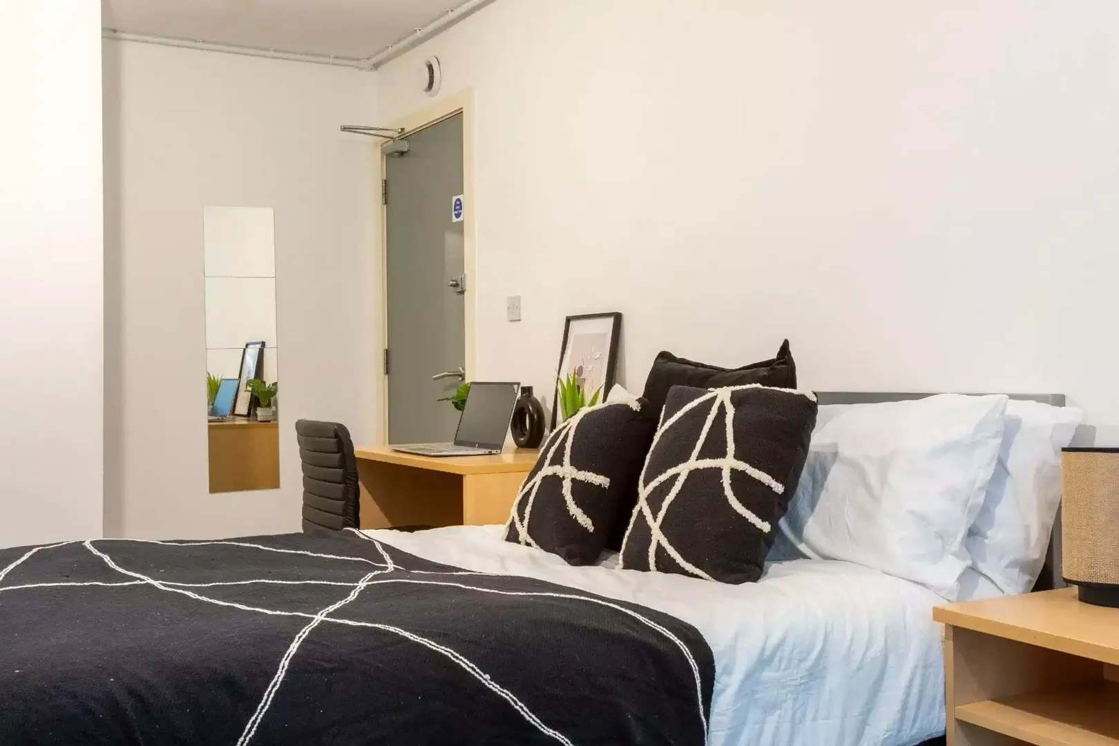 Habitación estudiantil económica cerca del campus en 