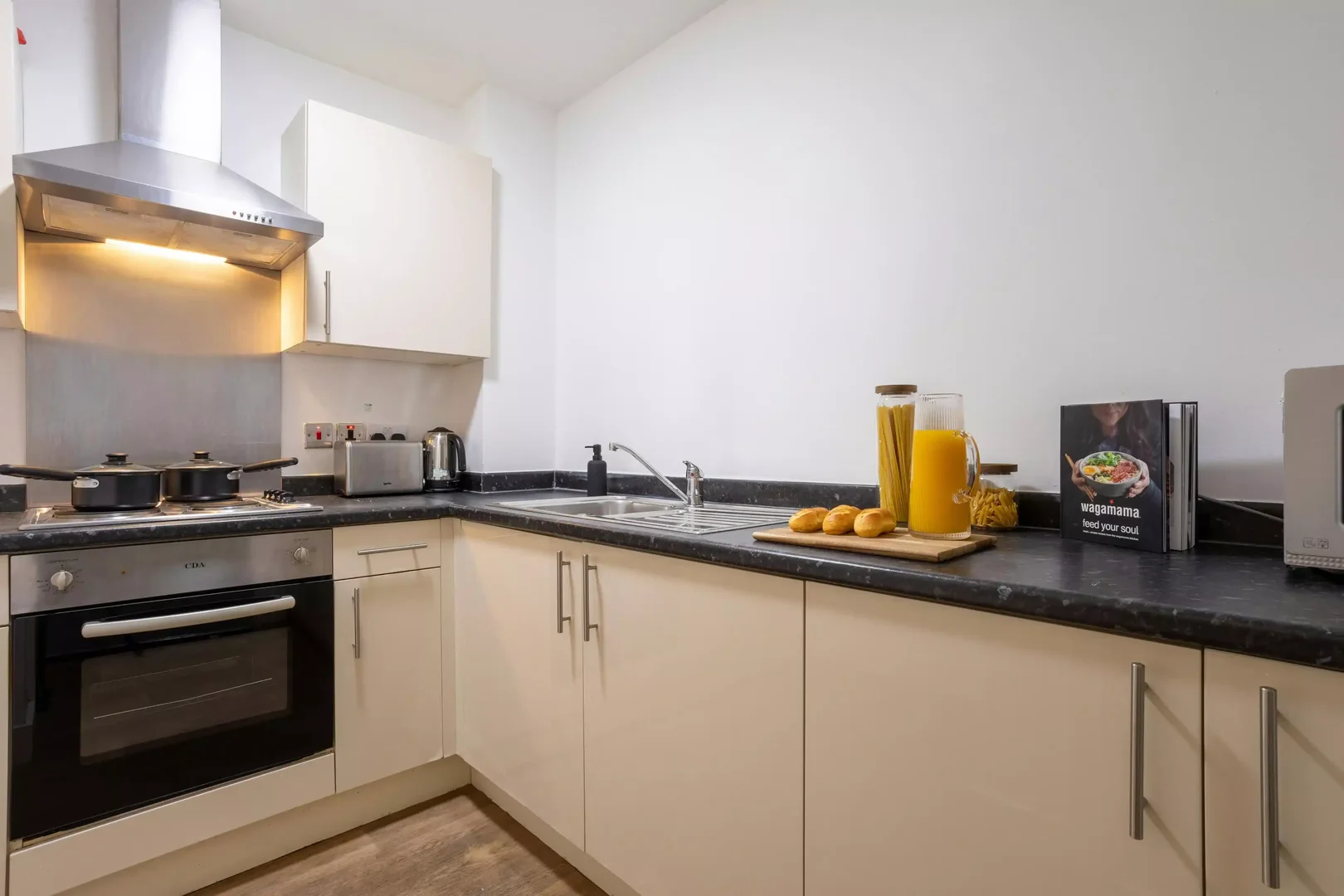 Habitación acogedora para estudiantes disponible en 