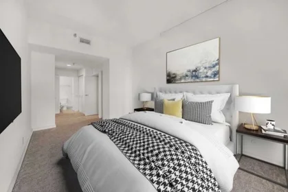 Quarto para alugar ao mês em {area}
