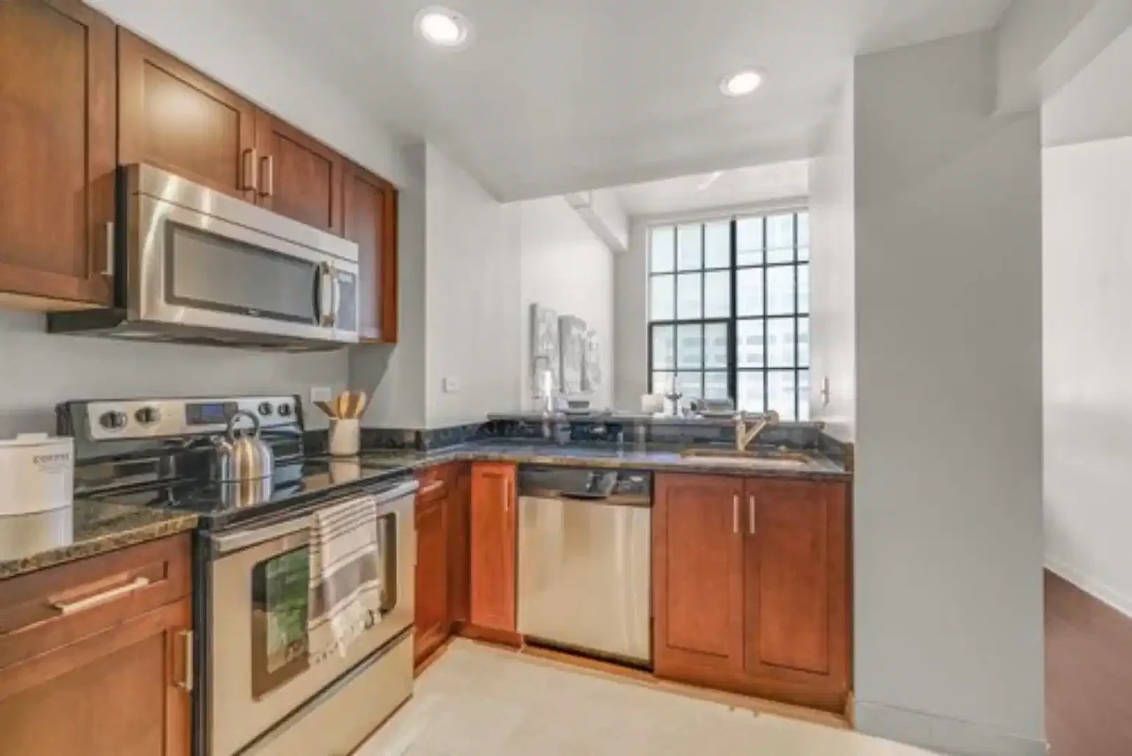Quarto de estudante económico com localização conveniente em 