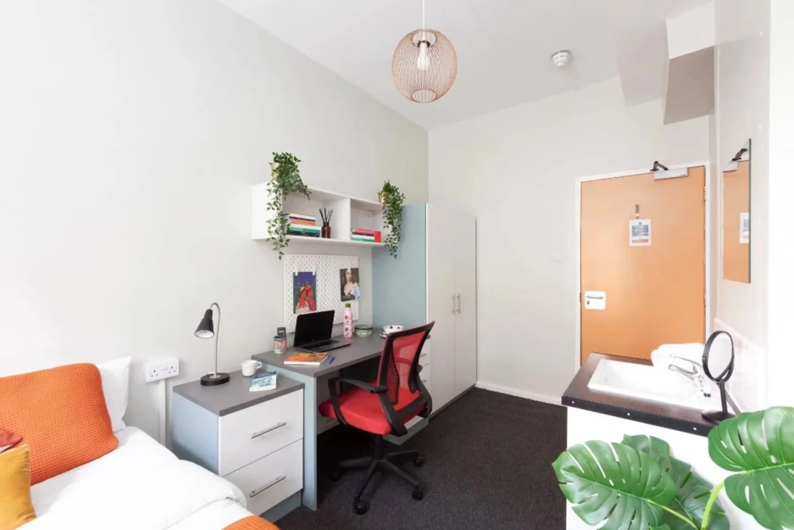 Bright and airy student room with easy university access in
