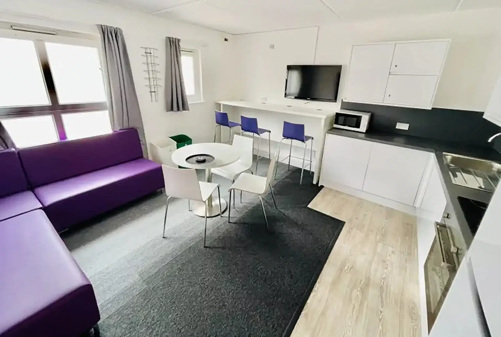 Comfortable and spacious student room in 
