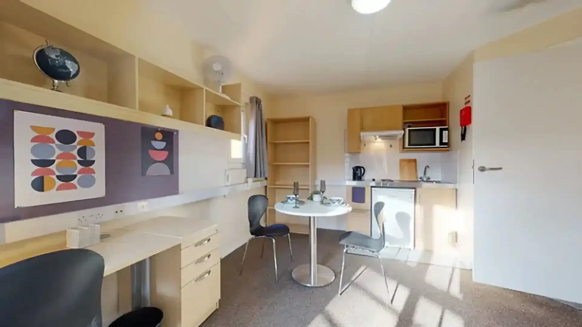 Room for rent in student apartment in , fully furnished